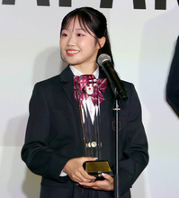 【フィギュア】中井亜美、Ｗ杯に感化「友達とサッカーにはまっています」　バスケ観戦も趣味で「氷上でできたら」…ＪＯＣ表彰式