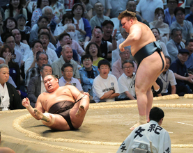安青錦は１敗を守る９勝目で大関復帰にＭ１　琴栄峰も１敗で首位キープ　豊昇龍は４敗に後退　大の里は６勝目　綱取りの霧島は２敗を堅持