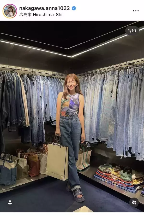 中川安奈アナ、二の腕あらわなノースリ×デニムパンツ姿で「ずっと行きたかった」広島の古着屋へ！「可愛い」「めっちゃお洒落」