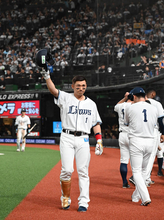 【西武】栗山巧の引退セレモニーに日米通算２０１勝の野茂英雄が登場「引退撤回して欲しい」　