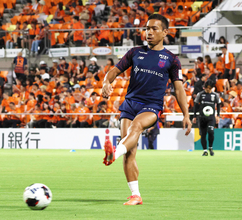 ＦＣ東京　日本代表ＤＦ長友佑都が今季リーグ戦で初めてベンチ入り