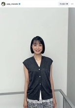 「女子アナの神」八木麻紗子アナ、ノースリ×スカートコーデが「とっても美しい」「お似合いです」