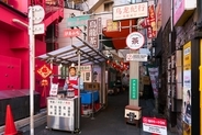 サントリー烏龍茶45周年、渋谷に「異国旅」を再現　若年層を起点に飲用促進