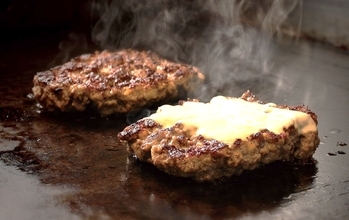 牛たんねぎし、1店舗のみで販売していた“新感覚”牛たんメニュー「がんバくんセット」取扱い店舗を拡大/3段階で順次