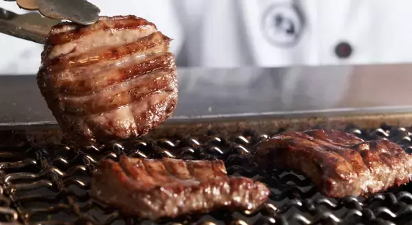 「牛たんねぎし、1店舗のみで販売していた“新感覚”牛たんメニュー「がんバくんセット」取扱い店舗を拡大/3段階で順次」の画像