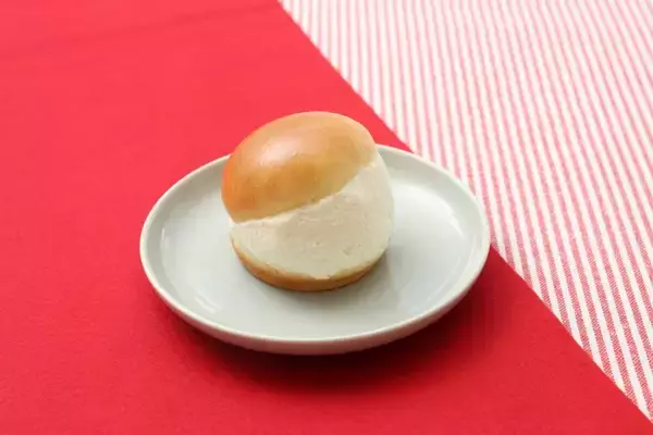 「ナポリタン入りの惣菜パン『ナポリパン』やマリトッツォ･モンブランなど「イタリアンカフェ」がテーマの新商品【セブン‐イレブン】」の画像