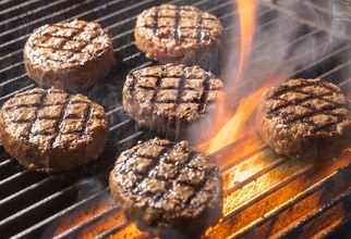 ステーキガスト「肉の日」29％引き、最大1209円お得　みすじ＆超粗びきステーキバーグなど3商品を販売