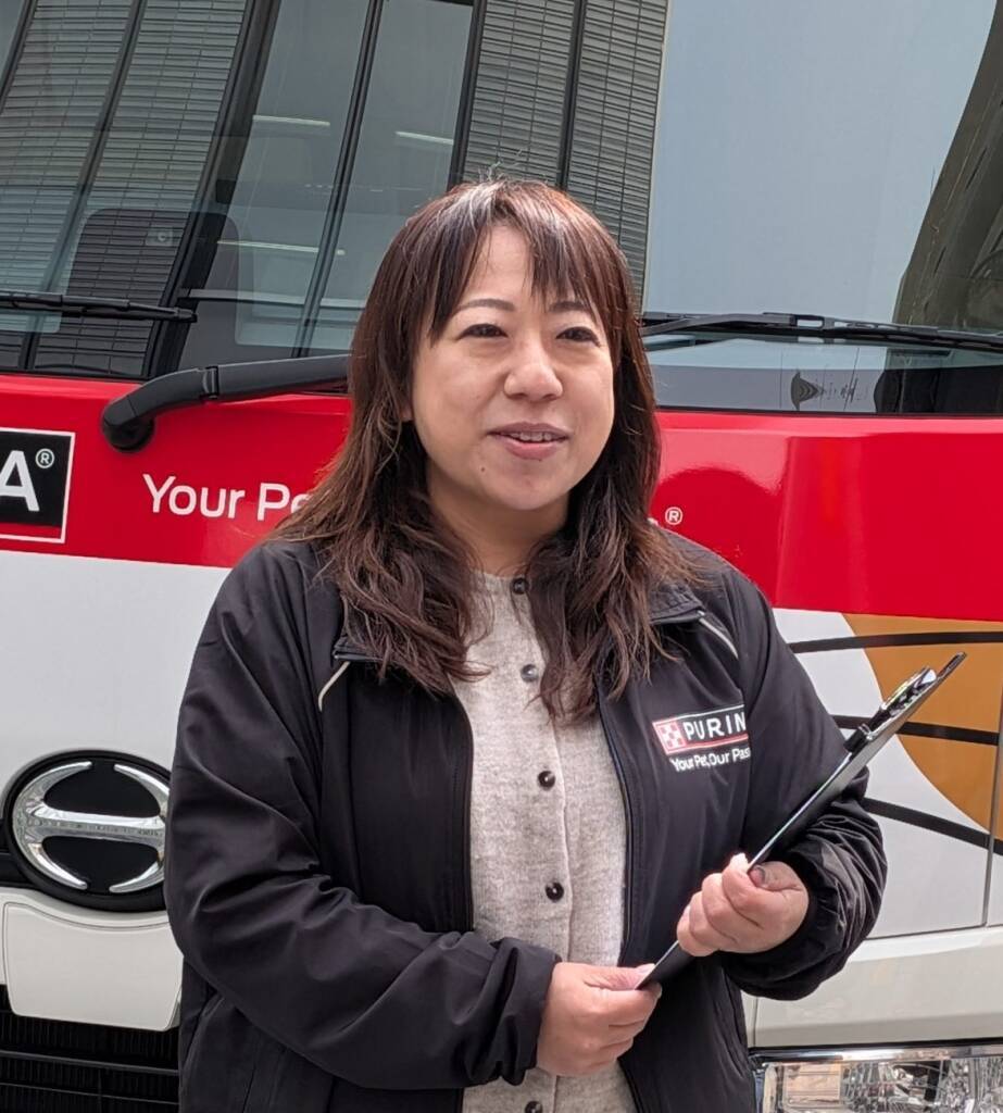 「ネコのバス」新車両を公開、「猫の日」に向け三宮で譲渡会【ネスレ ピュリナ】