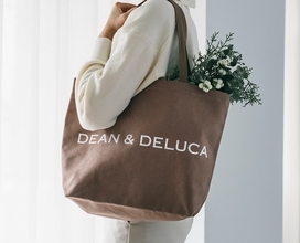 DEAN & DELUCA「チャリティートートバッグ2026」発売　ココアブラウン＆ラズベリーピンクの2色