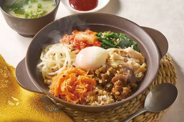 「ジョナサン×竹脇まりな 第2弾「やみつき旨辛アジアンごはん」/栄養バランスと満足感を両立した“旨辛”メニュー2品が登場」の画像