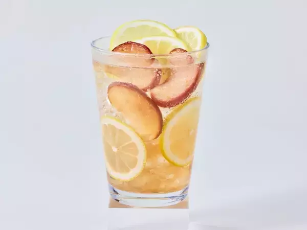 「フレッシュネスバーガー「神の海老バーガー」青柚子胡椒を効かせた和風仕立て･ガーリック仕立ての2種発売/国産すももを使ったクラフトレモネードも」の画像