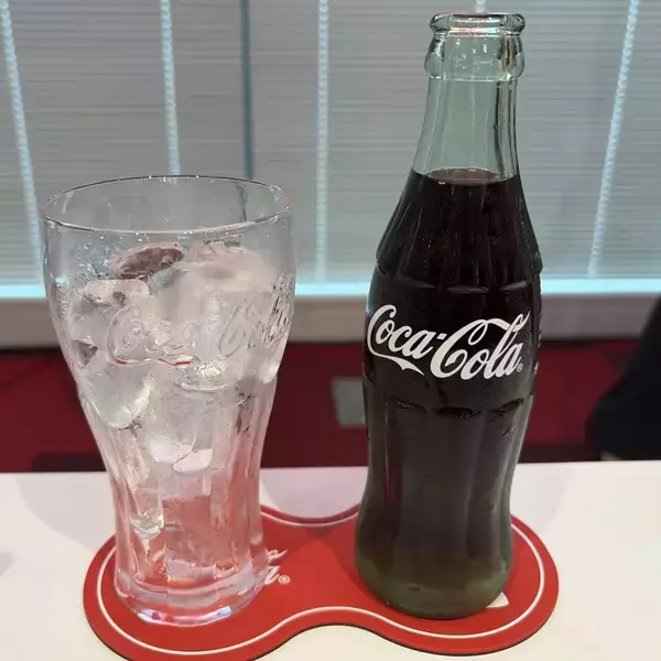 日本コカ・コーラ、瓶コークで外食の体験価値向上へ 重点エリアを全国10か所に拡大
