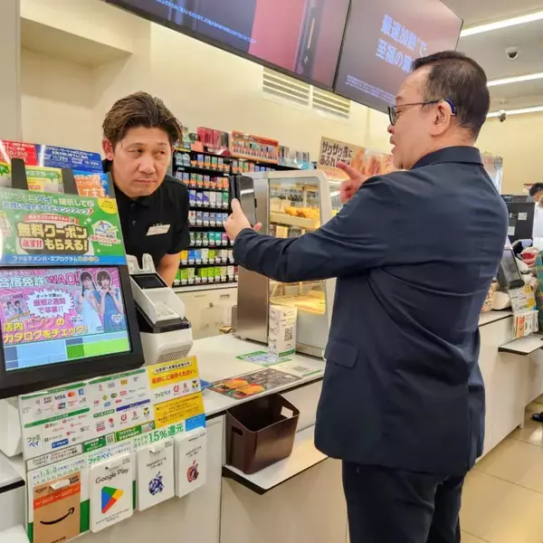 【ファミリーマート】オンライン手話通訳サービスを「デフリンピック」会場近隣の48店舗で導入