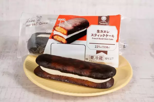 累計販売数940万食超「生カヌレケーキ」が “スティック×サンド型” に進化して登場　50円引きクーポン企画も【ファミマ】