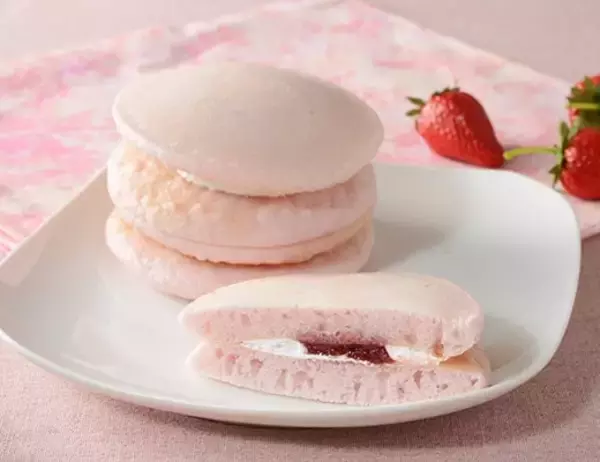 「【ローソン】いちごスイーツ19品発売! 「ストロベリーマニア」との初コラボ商品/プレミアムロールケーキや冷やしクリームパンもいちご仕立てに」の画像