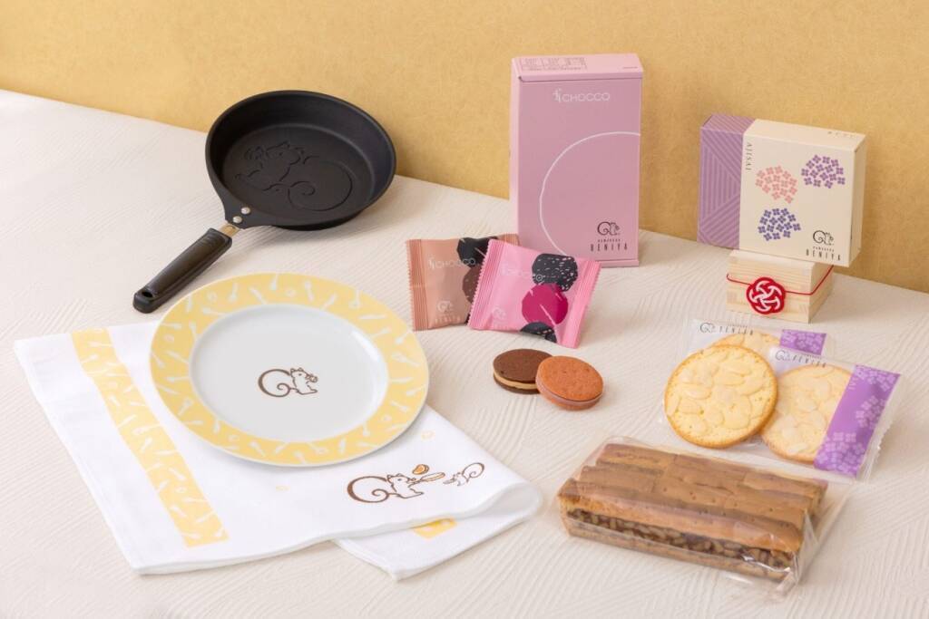 【鎌倉紅谷】4種類の「新春福袋2026」販売/「クルミッ子」切り落とし、ミニフライパン、クッションなどをセット