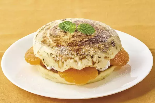 ジョナサン×八天堂コラボスイーツ、高さ28cmのみかんパフェやブリュレパンケーキが登場