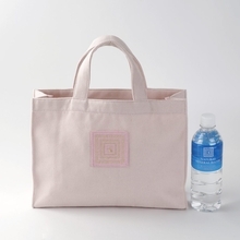 【紀ノ国屋】「シャンブレートート」全3色を販売、ペットボトルが縦に収まるサイズ
