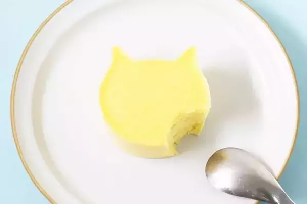 「ファミマ限定「にゃんともおいしいチーズケーキ」“スーパーねこねこの日”2022年2月22日に発売/ファミリーマート×ねこねこチーズケーキ」の画像