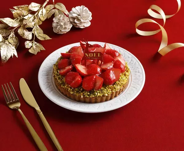 「ア･ラ･カンパーニュ 2025年クリスマスケーキ予約開始/苺やベリーを贅沢に使った限定ケーキをラインアップ」の画像