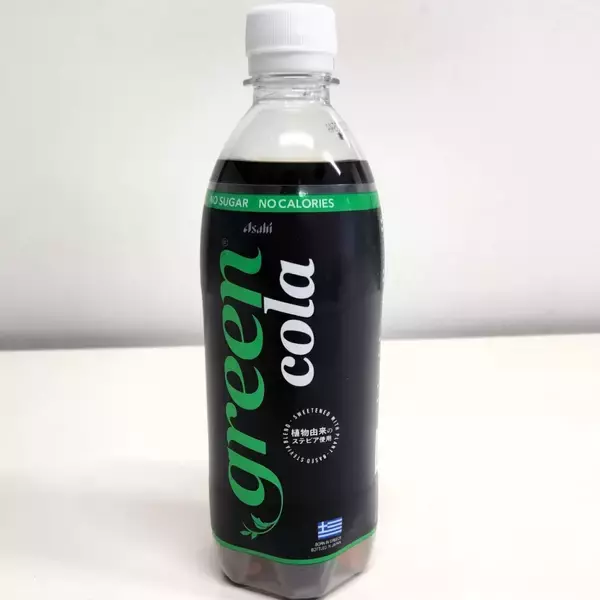 「アサヒ飲料、表参道で「green cola」をサンプリング 近藤社長も来場者に手渡し」の画像