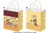 「【不二家洋菓子店】ペコちゃん×ポムポムプリンコラボ開催!限定デザインの丸缶やポーチに入った菓子アソートなど登場」の画像2