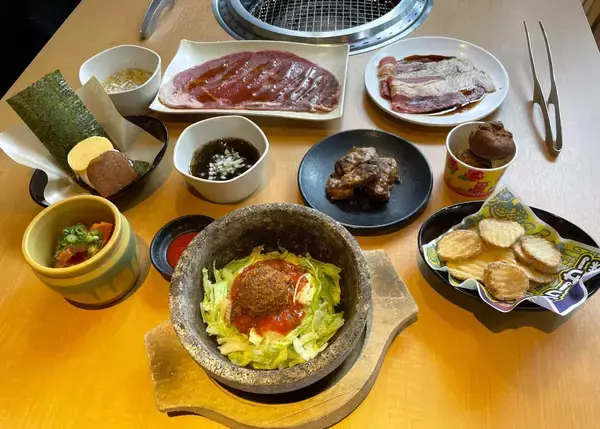 焼肉きんぐ初の「沖縄フェア」を実食　人気No.1はハイサイソースを使った壺漬け豚バラカルビ