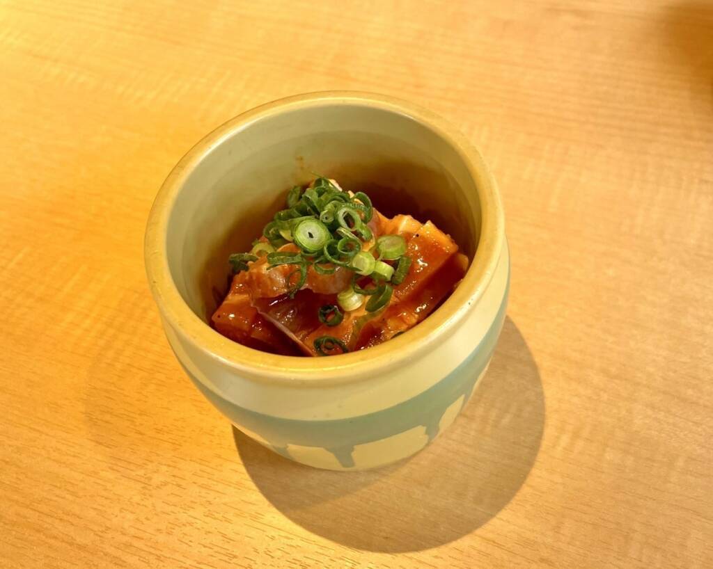 焼肉きんぐ初の「沖縄フェア」を実食　人気No.1はハイサイソースを使った壺漬け豚バラカルビ