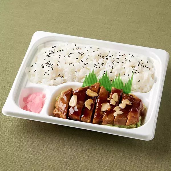 【ファミマ】「四日市とんてき」「亀山みそ焼きうどん」など、三重県の地域メニューが登場【東海地方限定】