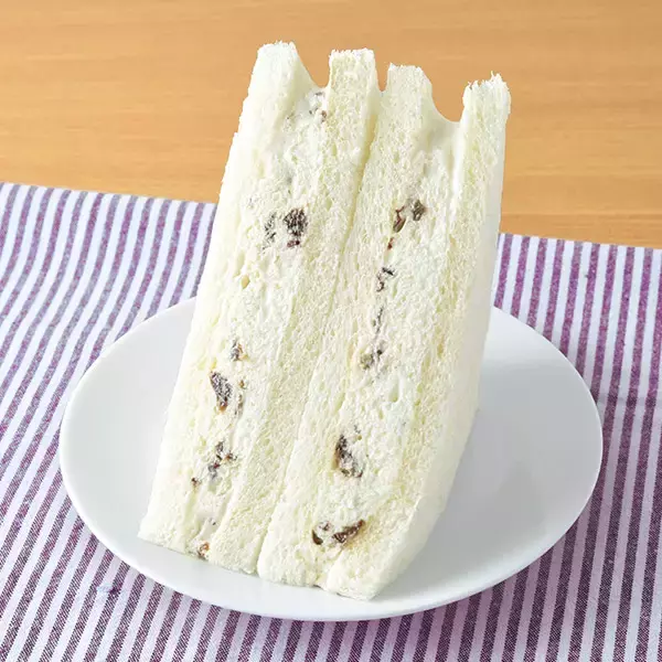 「【ファミマ初】『ラムレーズンフェア』開催/濃厚な香りにこだわったケーキや菓子、アイスなど全11品を数量限定で発売」の画像