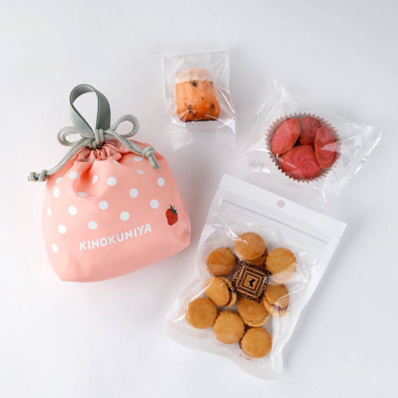 「いちごスイーツバッグ」が2026年も登場!イチゴをイメージしたドット柄の巾着にベリーの菓子3種入り【紀ノ国屋】