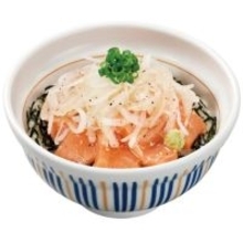 なか卯、「オニオンサーモン丼」4月24日発売、アトランティックサーモンに国産玉ねぎ、特製の旨塩だれをかけた海鮮丼