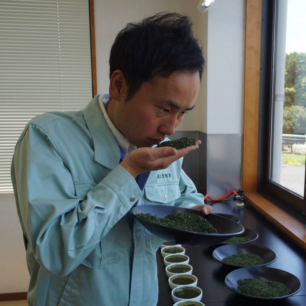 ファミマ限定「冷やして食べる とろけるくりーむパン 出雲抹茶」販売開始、とろけるクリームと濃厚抹茶ソースの2層仕立て