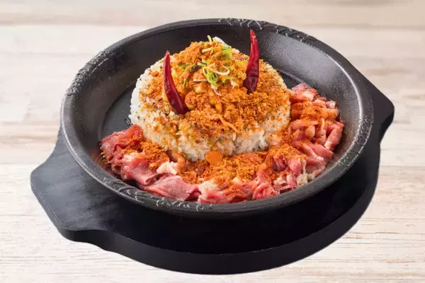 「深呼吸や水を飲む行為も刺激に…「鬼痺ペッパーライス」が期間限定で販売【ペッパーランチ】」の画像