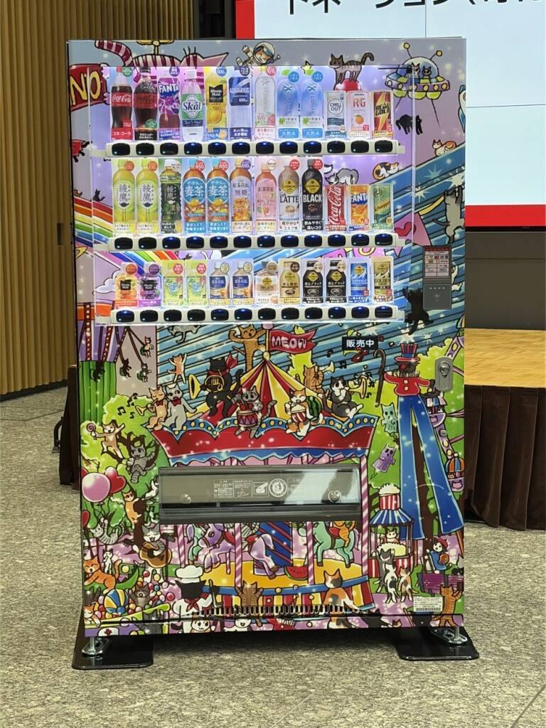 中川翔子さん描き下ろし自販機、東京・中野区に登場 売上の一部を基金に寄付/コカ・コーラ ボトラーズジャパン