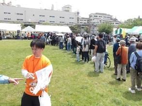 横浜磯子春まつり開催、1.1万人来場、人気の物販は事前に整理券配布【日清オイリオG】