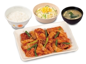 松屋「豚キムチ定食」890円が復活、8月25日から期間限定　70円引きクーポンも