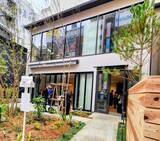 「大宮駅東口に「ムスブルミネ」オープン、食がテーマの木造2階建て商業施設」の画像1