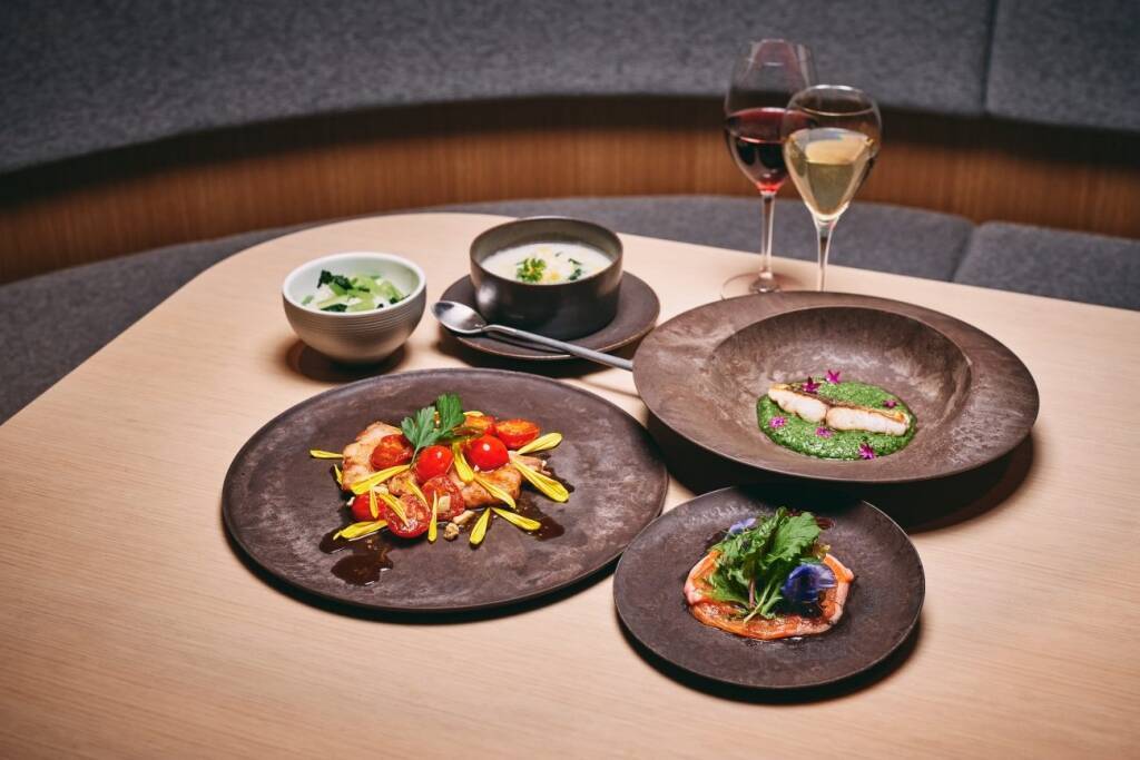 大宮駅東口に「ムスブルミネ」オープン、食がテーマの木造2階建て商業施設