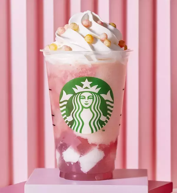 スタバ初「ひなまつり」フラペチーノ発売　おいり風あられをトッピング