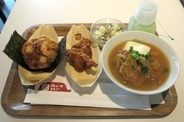 てんや新業態「おにどん」1号店が御茶ノ水にオープン、「天丼にぎりました」がコンセプトのおにぎり天どん専門店