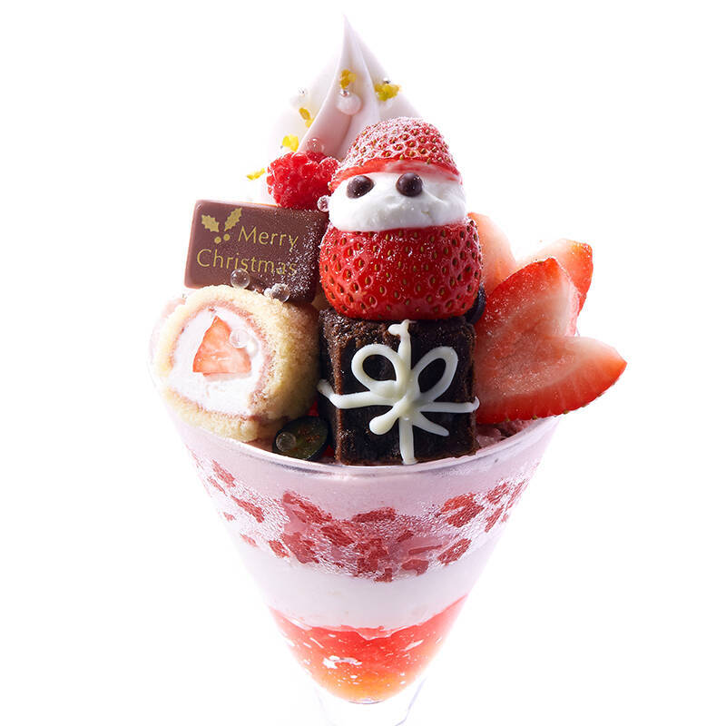 タカノフルーツパーラー「クリスマスパフェ」発売、苺メインに可愛いサンタや雪だるまトッピング、店舗ごとに異なる仕立て/新宿高野