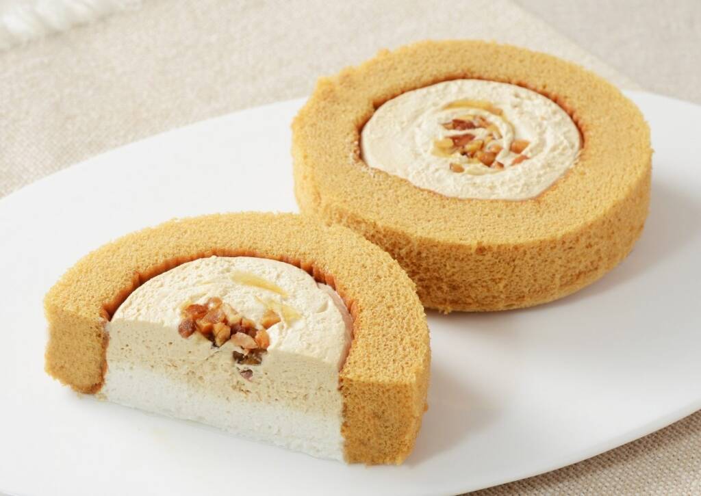 ローソン×JAL、機内スープ味の「からあげクン」登場　白くま風ロールなど全12品を発売