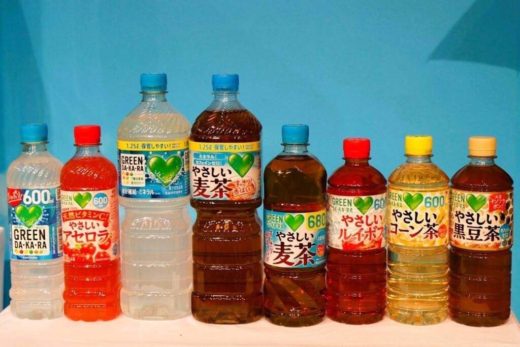 サントリー「GREEN DA・KA・RA」、水分補給+日傘で“耐える夏”から“楽しむ夏”へ　全国6カ所のレジャー施設で親子日傘を無料レンタル