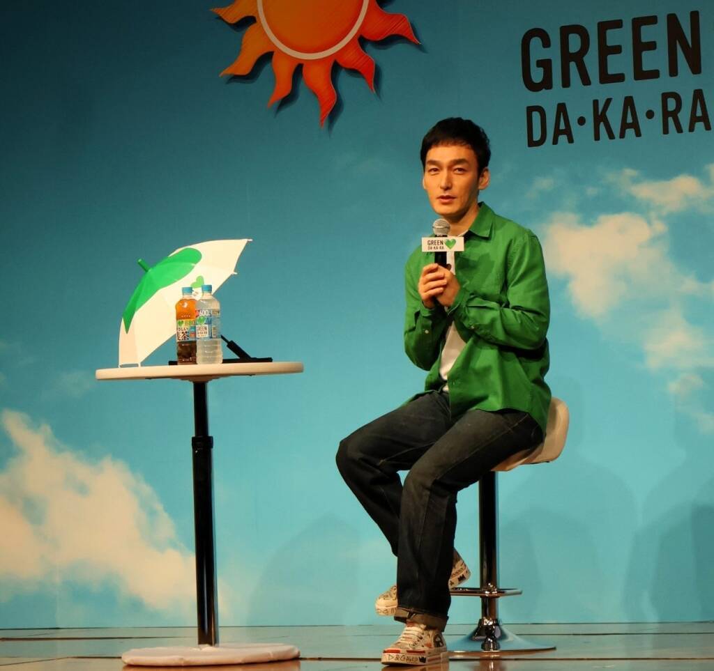 サントリー「GREEN DA・KA・RA」、水分補給+日傘で“耐える夏”から“楽しむ夏”へ　全国6カ所のレジャー施設で親子日傘を無料レンタル