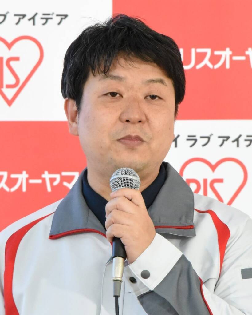 アイリスグループ、農業参入 米の生産から製品販売まで一貫/初年度は宮城県内に22ha、記念に大山社長と社員が田植え行う
