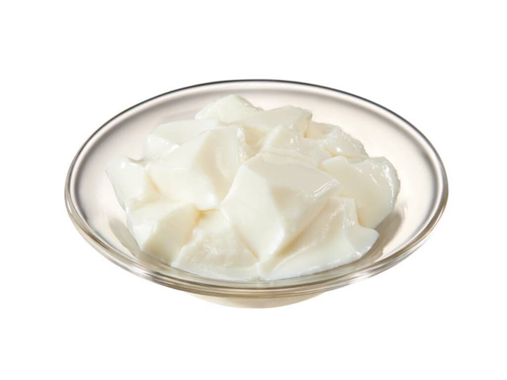 とろぷる食感の杏仁豆腐×マンゴーソース、冬限定「雪見杏仁 マンゴーミルクティー」発売【ゴンチャ】