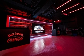 ZeroBase渋谷「ジャックコーク バー」登場、『ジャックダニエル&コカ･コーラ』試飲、DJパフォーマンス、ミニゲームなど展開、ステッカー配布も/コカ･コーラシステム