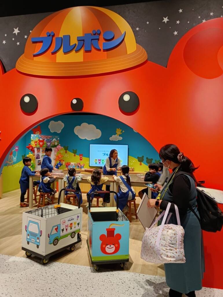 カンドゥー大日グランドオープン　プチシリーズから菓子メーカーの仕事を学ぶ