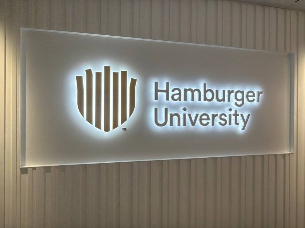 マクドナルド、デジタル時代こそ「人」に投資 クルー採用の約4割が友人紹介、人材力を成長の強みに
